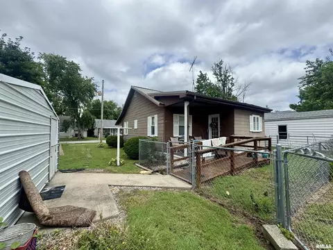 208 Charles St, Benton, IL 62812 photo 23