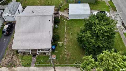 208 Charles St, Benton, IL 62812 photo 5