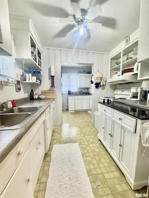208 Charles St, Benton, IL 62812 photo 11