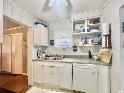 208 Charles St, Benton, IL 62812 photo 12