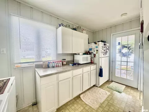 208 Charles St, Benton, IL 62812 photo 15