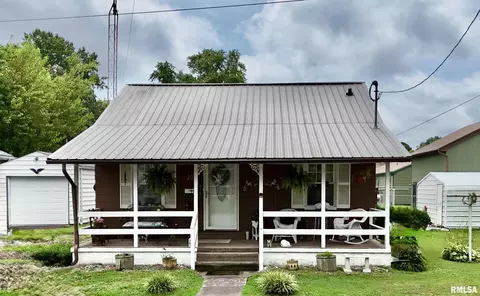 208 Charles St, Benton, IL 62812