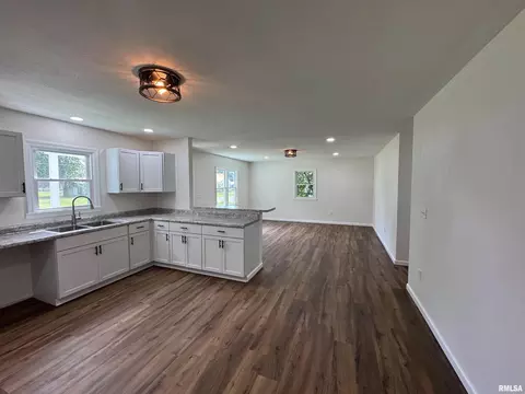 408 W 5th St, Flora, IL 62839 photo 10
