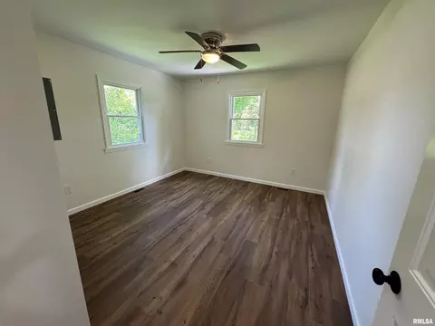 408 W 5th St, Flora, IL 62839 photo 15
