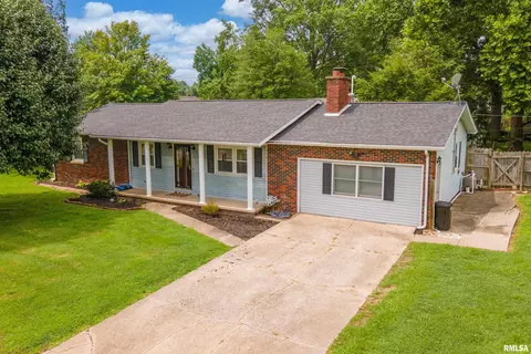 621 S 4th St, Herrin, IL 62948