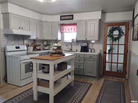 601 S State St, Christopher, IL 62822 photo 7