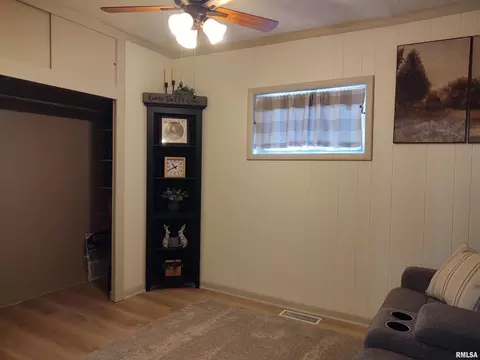 601 S State St, Christopher, IL 62822 photo 16
