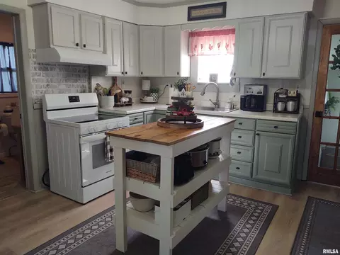 601 S State St, Christopher, IL 62822 photo 9
