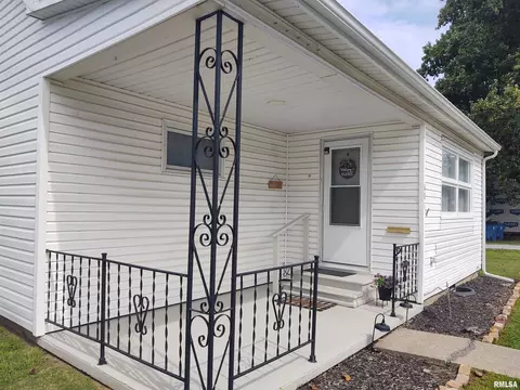 601 S State St, Christopher, IL 62822 photo 6