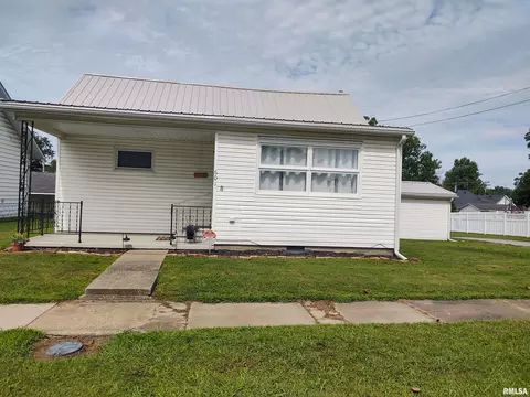 601 S State St, Christopher, IL 62822 photo 5