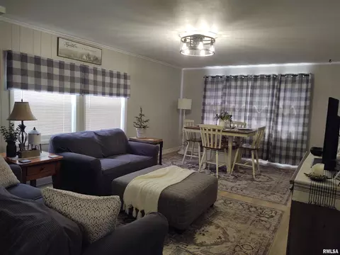 601 S State St, Christopher, IL 62822 photo 11