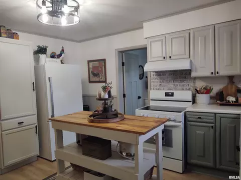 601 S State St, Christopher, IL 62822 photo 8
