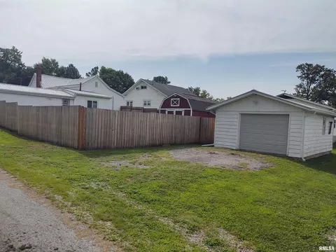601 S State St, Christopher, IL 62822 photo 3