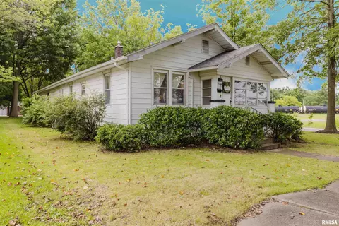 220 S 8th St, Herrin, IL 62948