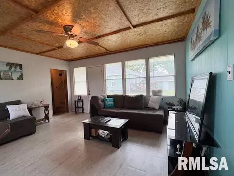 906 E Carter St, Marion, IL 62959 photo 25