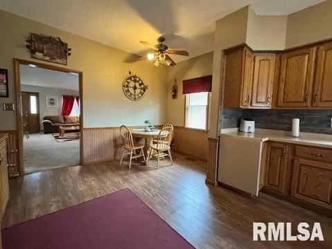 906 E Carter St, Marion, IL 62959 photo 10