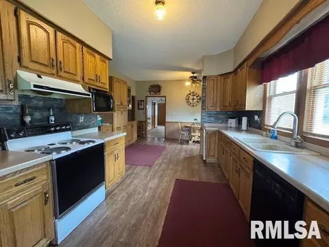 906 E Carter St, Marion, IL 62959 photo 9