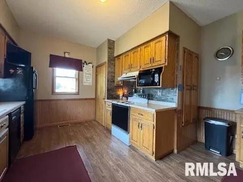 906 E Carter St, Marion, IL 62959 photo 12