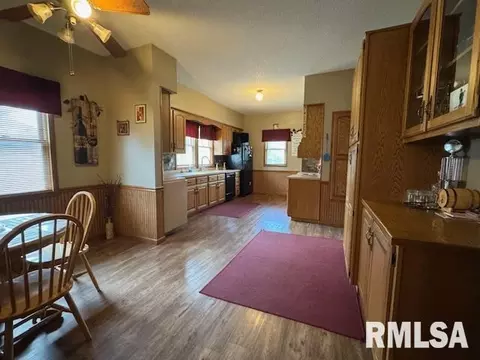 906 E Carter St, Marion, IL 62959 photo 8