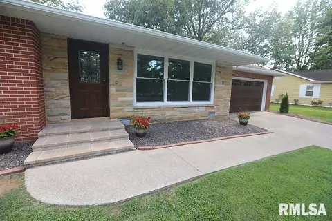 200 Circle Dr, Herrin, IL 62948 photo 3