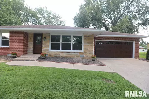 200 Circle Dr, Herrin, IL 62948 photo 4