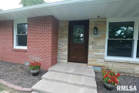 200 Circle Dr, Herrin, IL 62948 photo 2