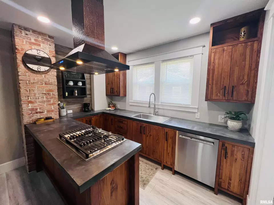 Kitchen - 715 S Mckinley St, Harrisburg, IL 62946 photo 1 of 4