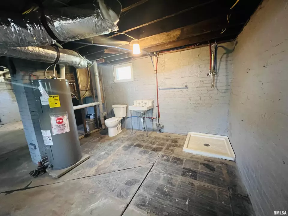 Bath - 715 S Mckinley St, Harrisburg, IL 62946 photo 4 of 4