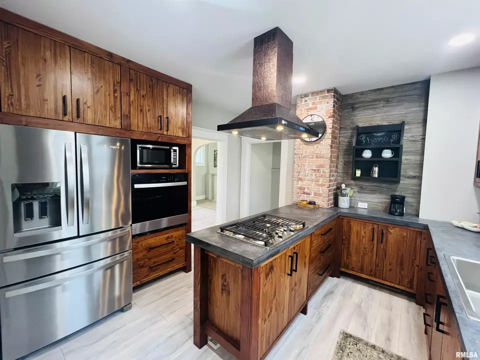 Kitchen - 715 S Mckinley St, Harrisburg, IL 62946 photo 3 of 4