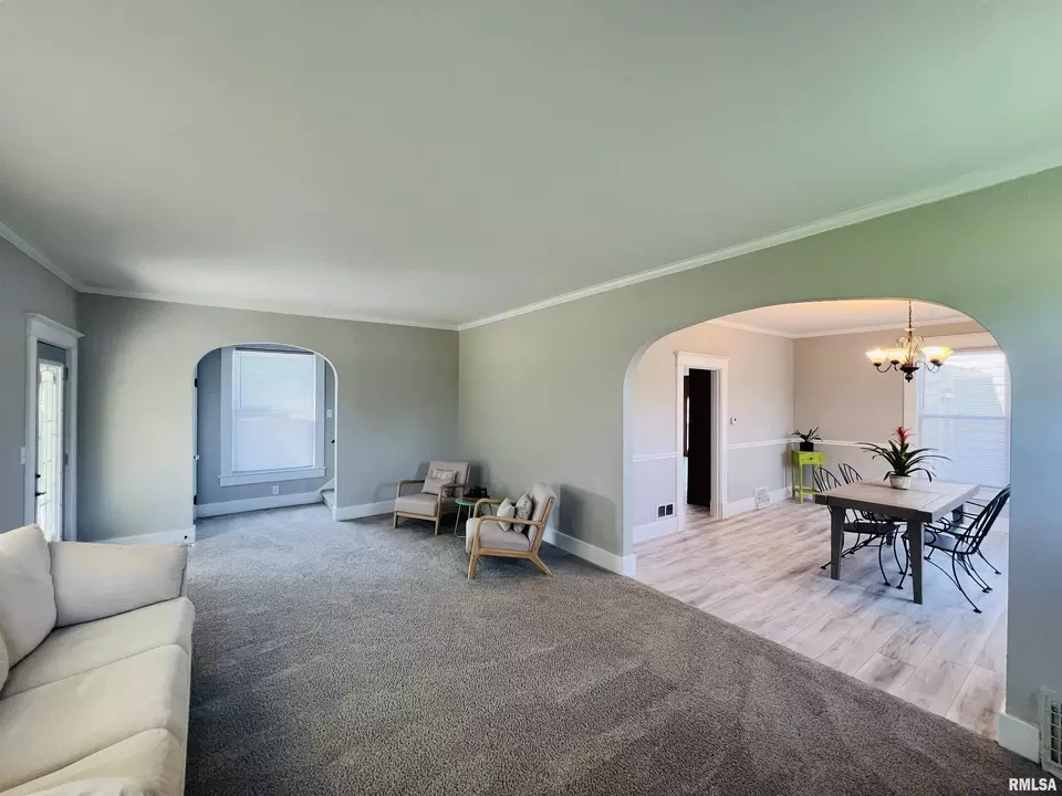 Living - 715 S Mckinley St, Harrisburg, IL 62946 photo 2 of 6