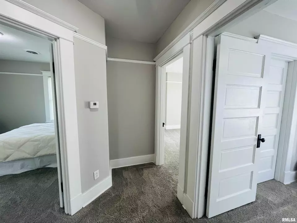 Entry Way - 715 S Mckinley St, Harrisburg, IL 62946 photo 5 of 6