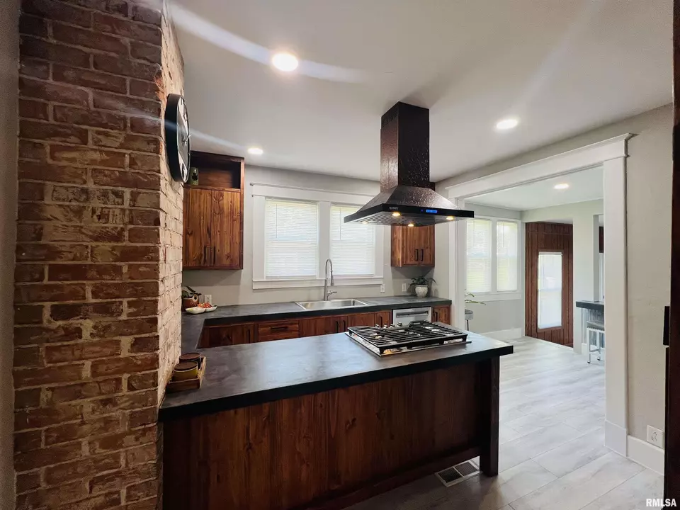 Kitchen - 715 S Mckinley St, Harrisburg, IL 62946 photo 4 of 4