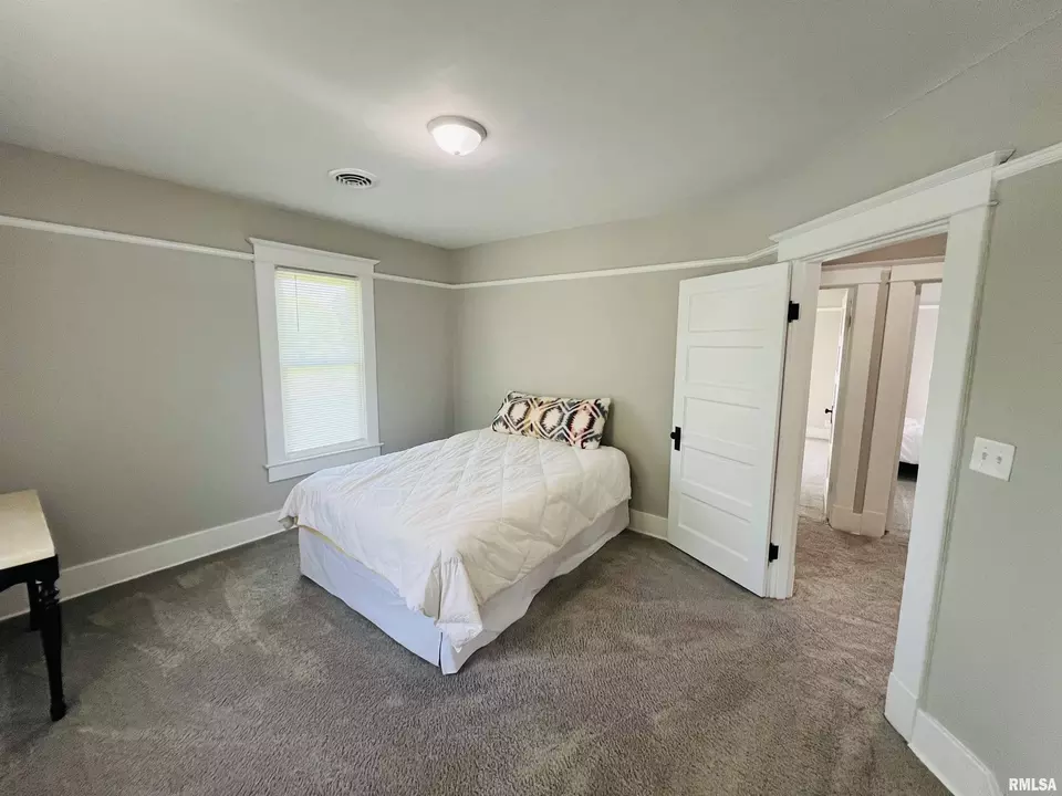 Bedroom - 715 S Mckinley St, Harrisburg, IL 62946 photo 2 of 4