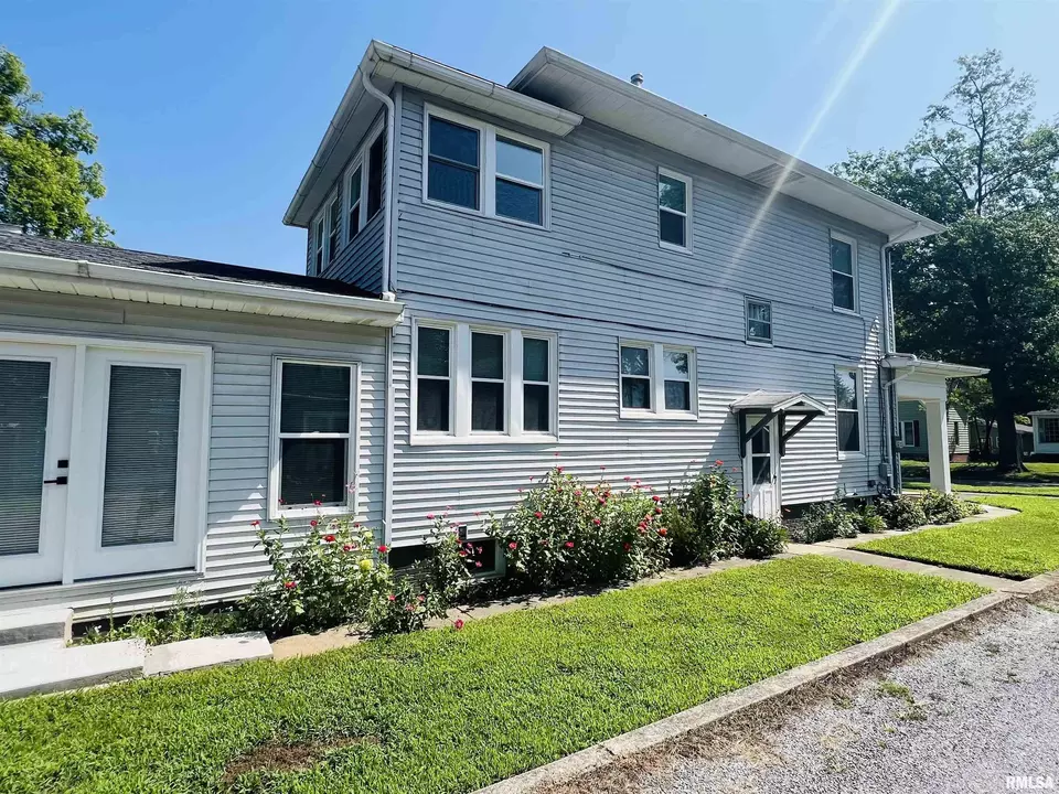 Exterior - 715 S Mckinley St, Harrisburg, IL 62946 photo 4 of 10