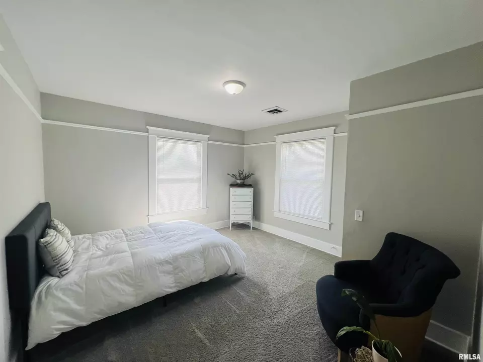 Bedroom - 715 S Mckinley St, Harrisburg, IL 62946 photo 3 of 4