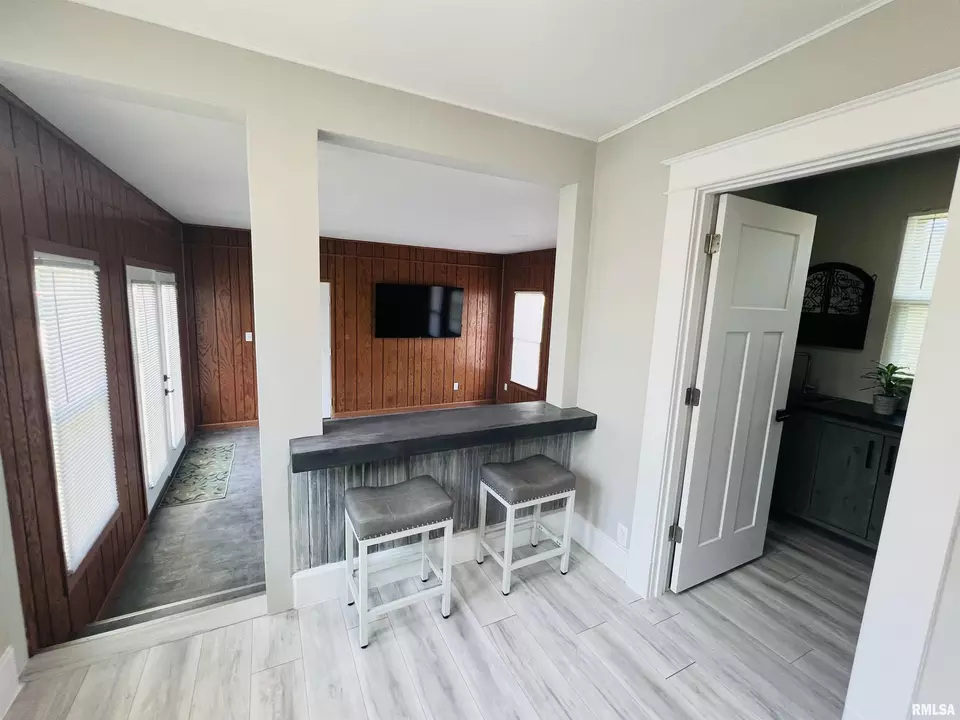 Entry Way - 715 S Mckinley St, Harrisburg, IL 62946 photo 3 of 6