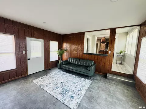 Living - 715 S Mckinley St, Harrisburg, IL 62946 photo 1 of 6