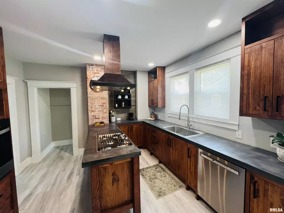 Kitchen - 715 S Mckinley St, Harrisburg, IL 62946 photo 2 of 4