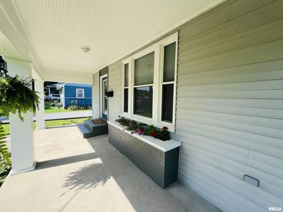 Exterior - 715 S Mckinley St, Harrisburg, IL 62946 photo 2 of 10