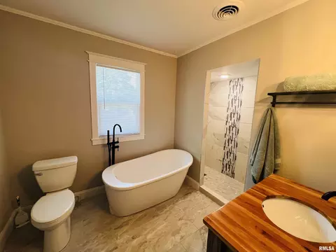 Bath - 715 S Mckinley St, Harrisburg, IL 62946 photo 1 of 4