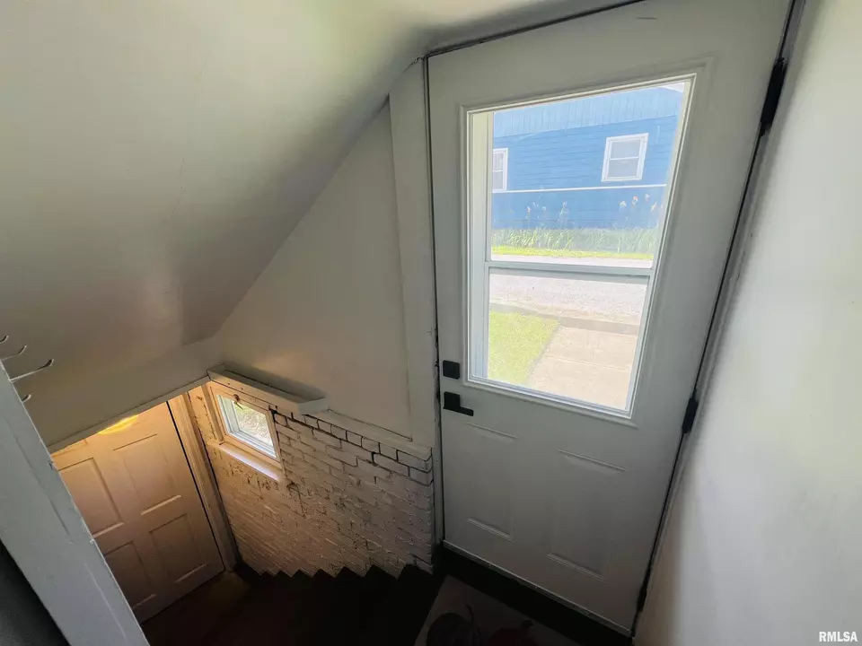 Entry Way - 715 S Mckinley St, Harrisburg, IL 62946 photo 6 of 6