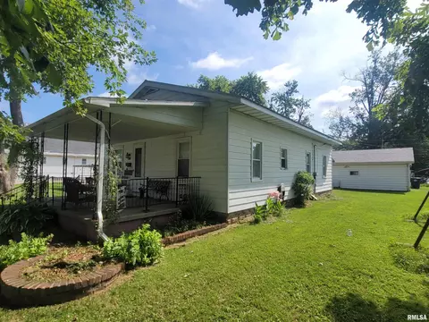 1220 S Jefferson St, Salem, IL 62881