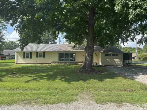 759 Birchwood Dr, Flora, IL 62839