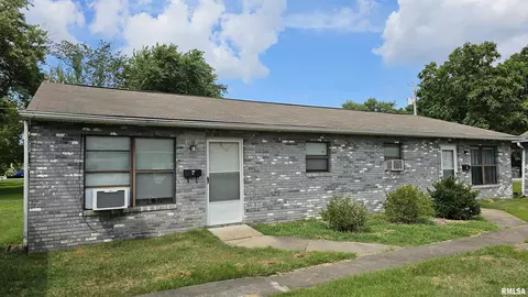 1006 E Griggs St, Marion, IL 62959 photo 4