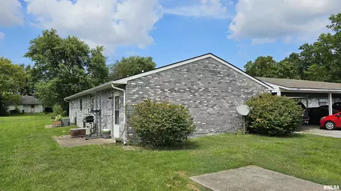 1006 E Griggs St, Marion, IL 62959