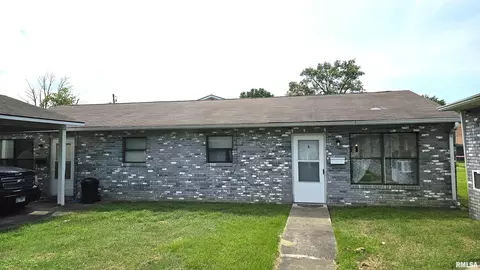 1006 E Griggs St, Marion, IL 62959 photo 2
