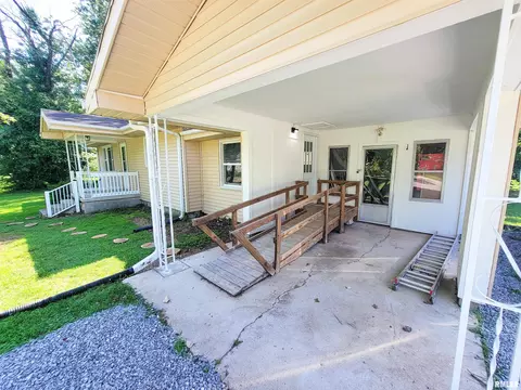 325 Campbell Ave, Flora, IL 62839 photo 4