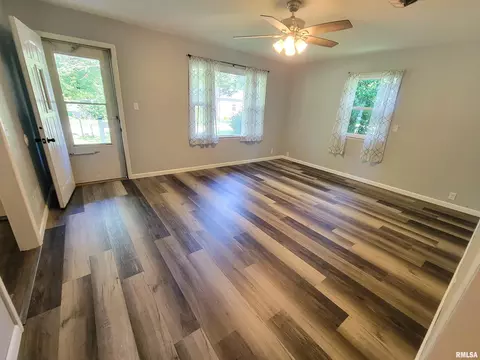 325 Campbell Ave, Flora, IL 62839 photo 3