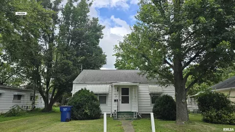 610 S Jackson St, West Frankfort, IL 62896