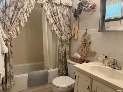 707 W Sylvia St, Christopher, IL 62822 photo 27